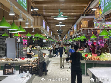 【#冼村农贸市场开业重燃烟火气#】近日，广州天河区冼村市场新街市开业，位于回迁房