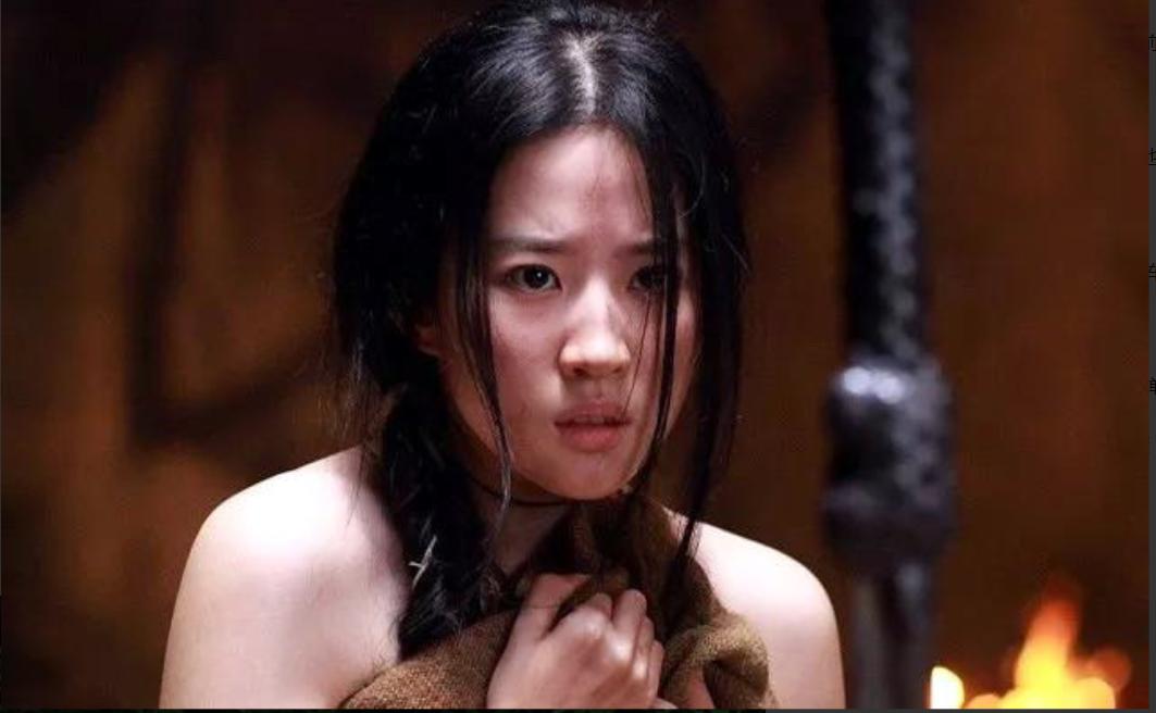 1182年，名妓严蕊被朱熹抓进大狱，狱卒扒掉了她的衣服，强迫她趴在冰冷的地砖上，