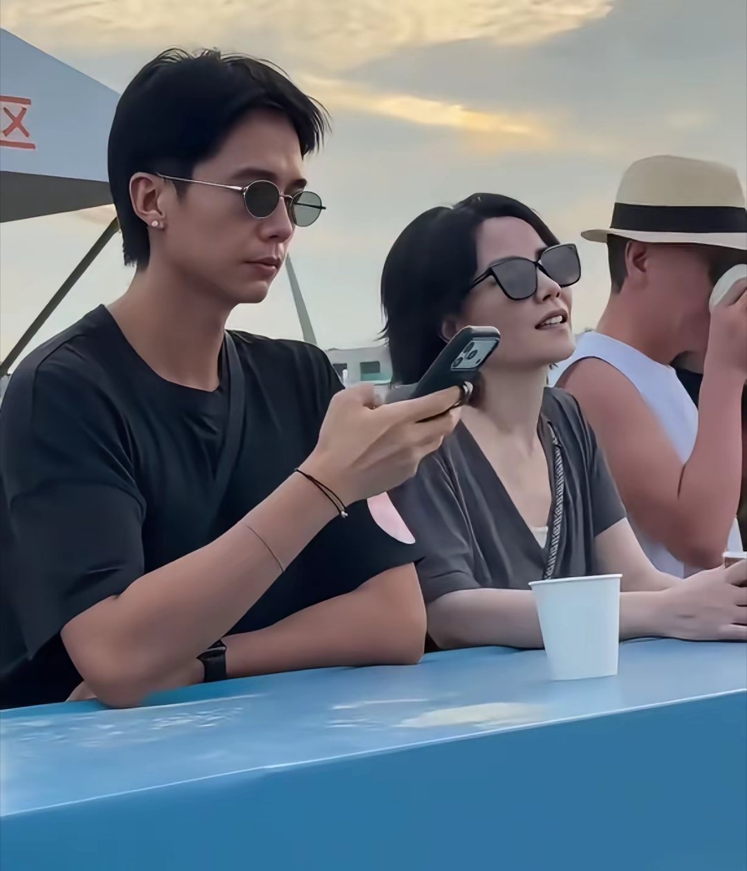 万能的网友，有知道这位帅哥是谁吗？跟王菲什么关系？ ​​​