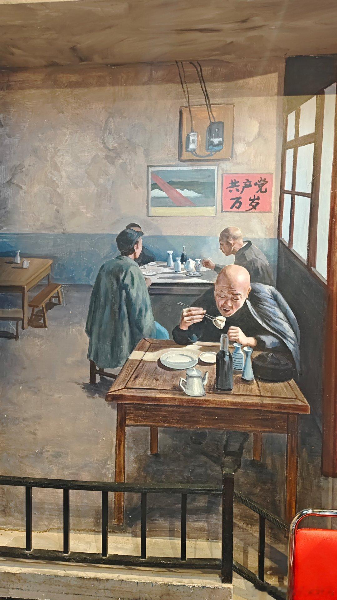 全部是真画在墙上的，一下回到90年代的火车站。 ​​​