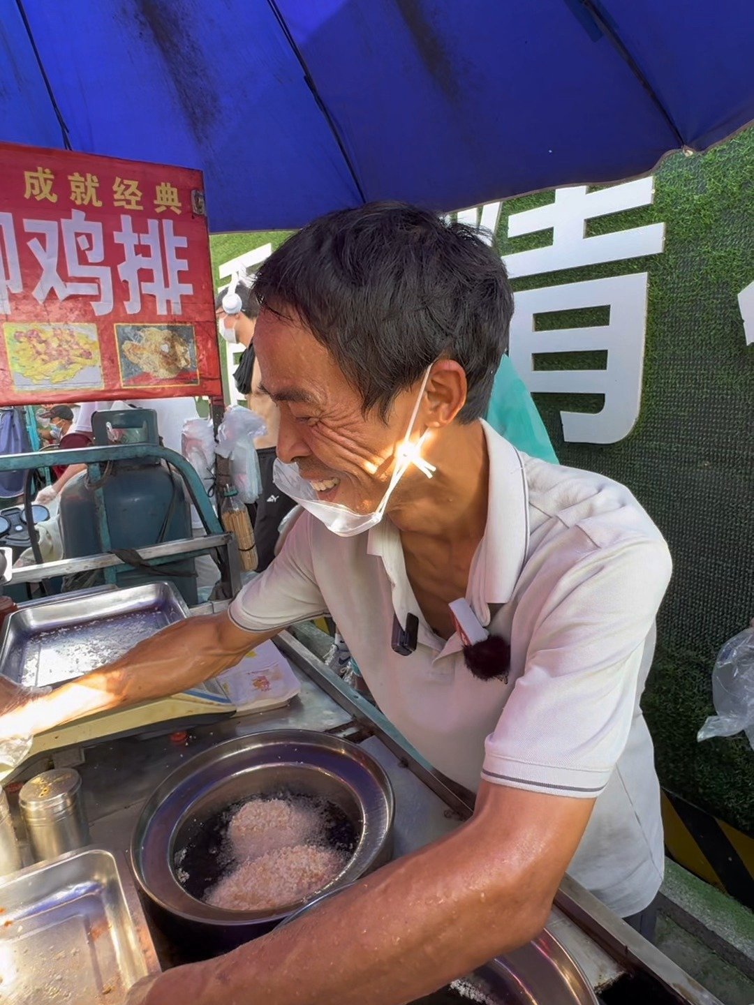 一个普通人被121个热搜改变之后 从街头小摊到全网关注，121个热搜，是网络时代