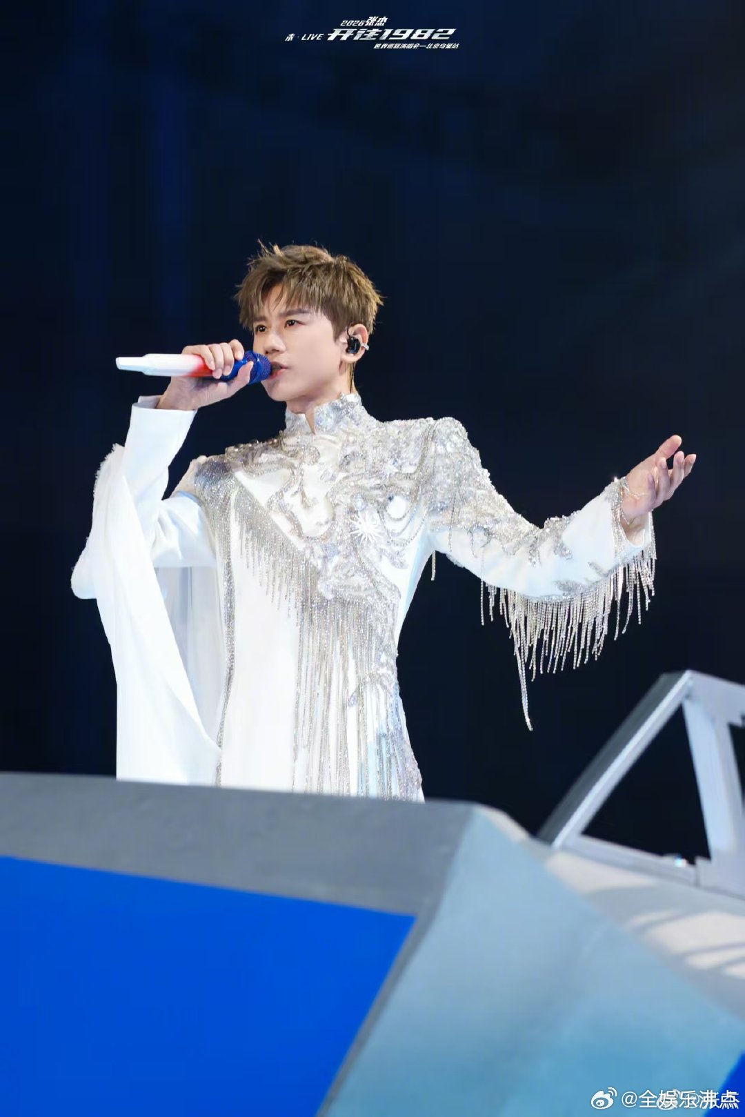 张杰明天过后有乐队那味儿了鸟巢开唱《明天过后》，乐队编曲赋予新灵魂，淡粉外套少年