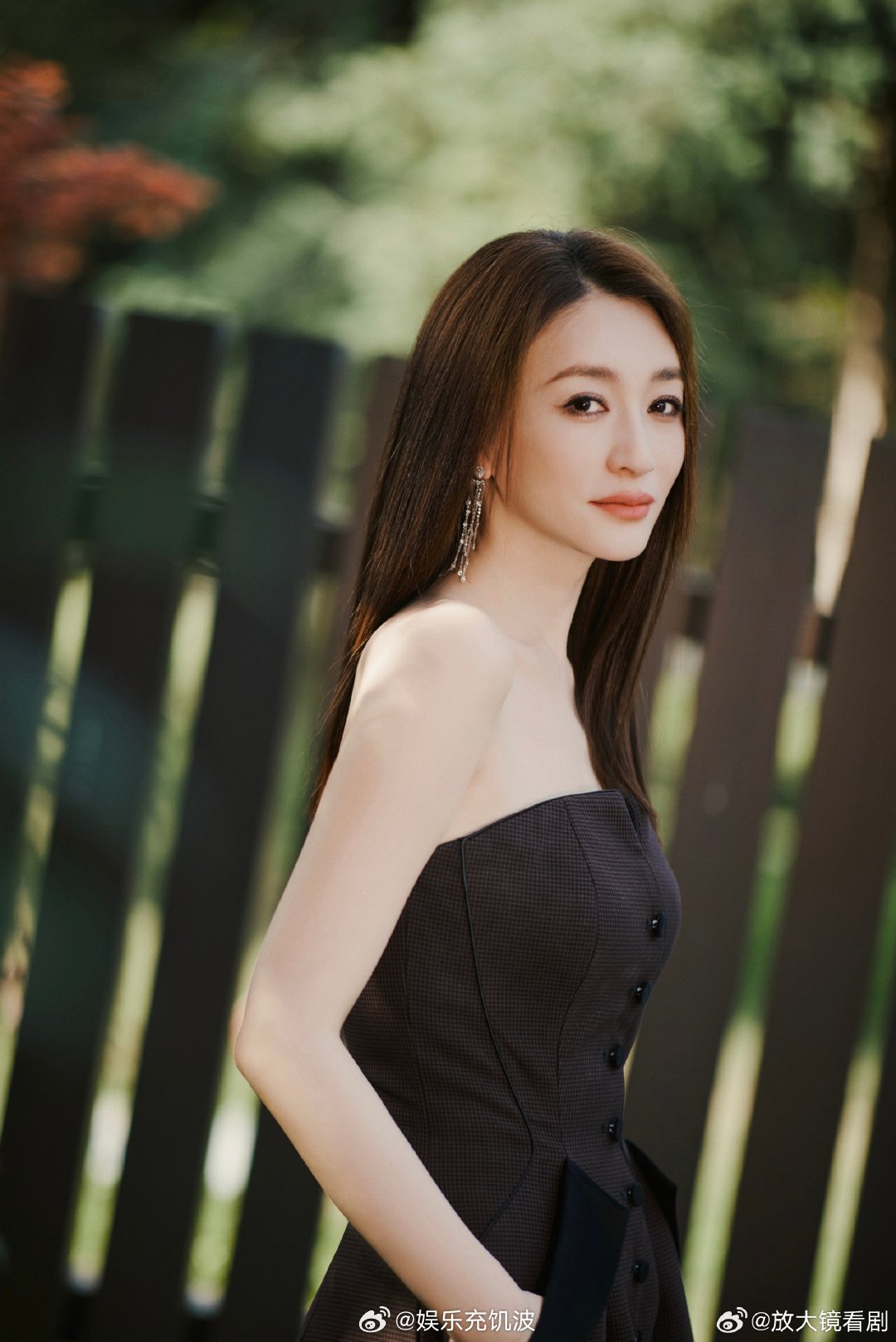 李小冉浪姐落地路透李小冉浪姐落地路透公开，气质优雅仪态出众，笑着和粉丝打招呼，温