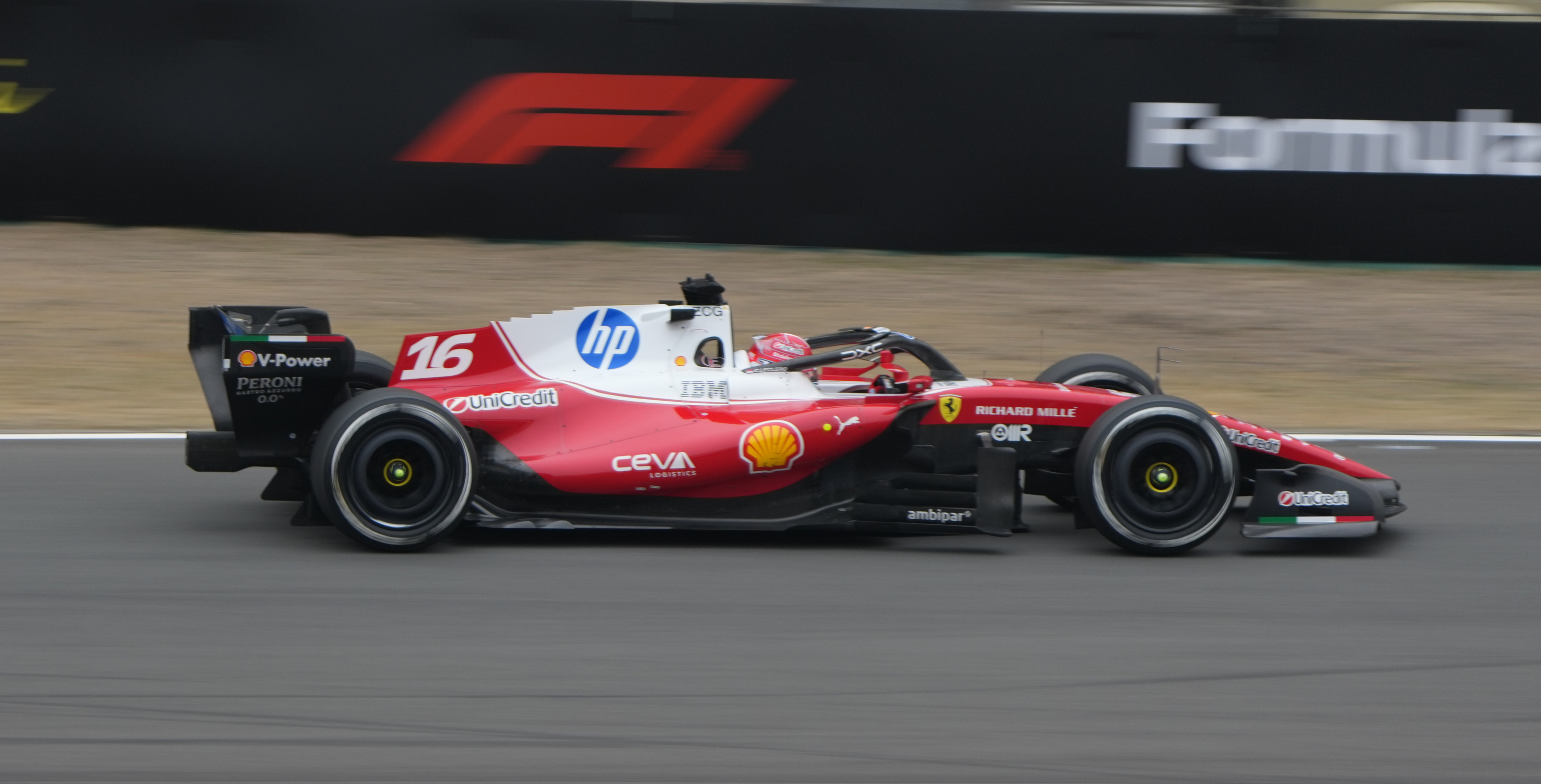 两张卡里目前挑出来的唯一一张能看的 BTW这次买H看台有点亏了，下次争取买到K看