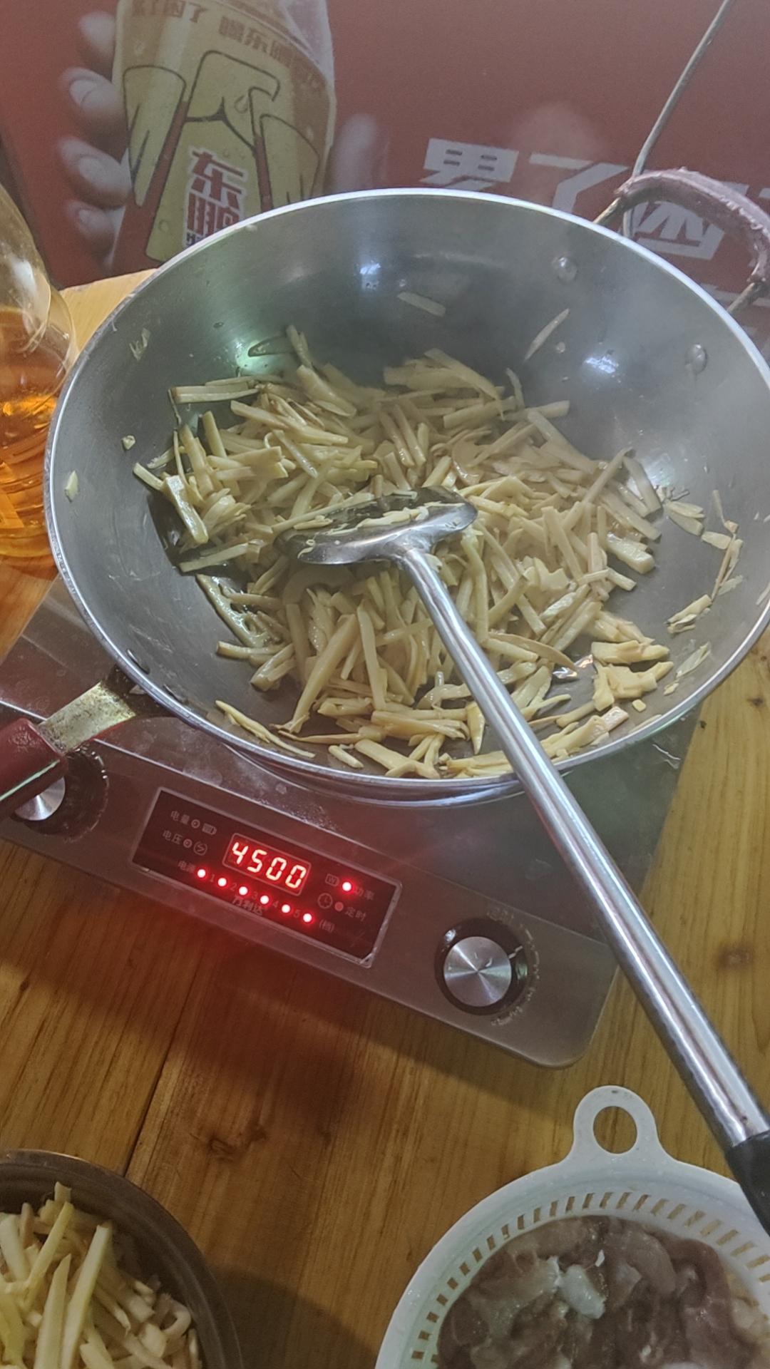 请保姆每月五千够吗? 请保姆每月五千够吗？
之前在成都先后用过钟点工和住家保姆，