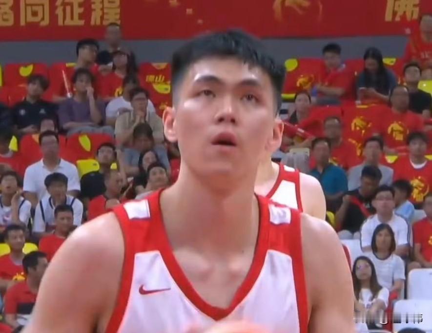 都是好样的！焦泊乔谈庞峥麟：

“他在场上就是敢打敢拼，比赛态度非常好，也能够利