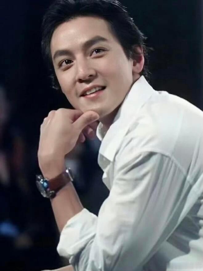 年轻的啊祖简直是神颜标杆，法拉利老了还是法拉利 