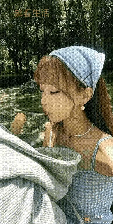 我想问问，好吃不，不随地扔垃圾，给你点个赞。[大笑][大笑][大笑]