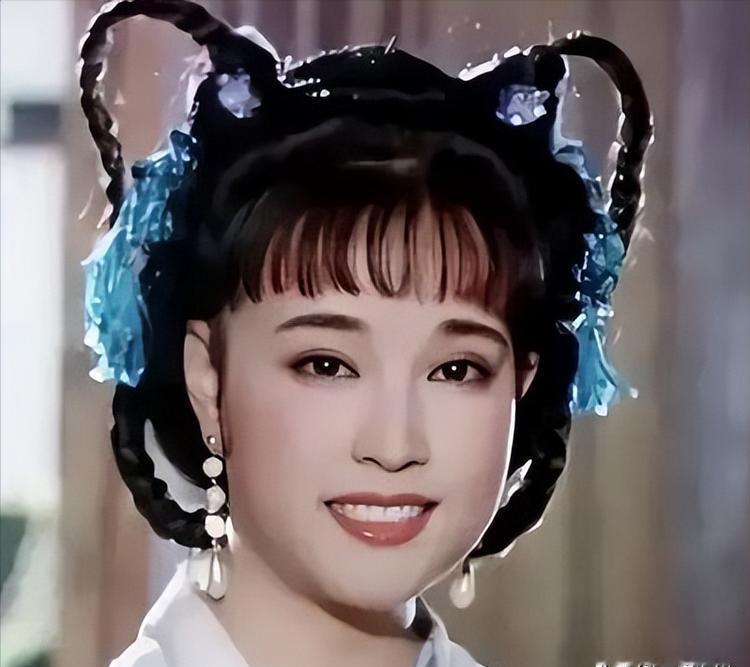 1982年，刘晓庆到南京演出时，遇到了在当地拍戏的迟志强，晚上喝了几杯酒后，刘晓