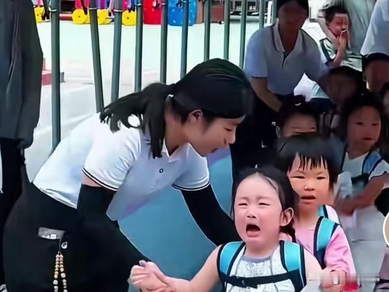 一，开学模式正式开启，早晚接送，中午接送，日复一日，平凡又踏实。
二， 很早起床