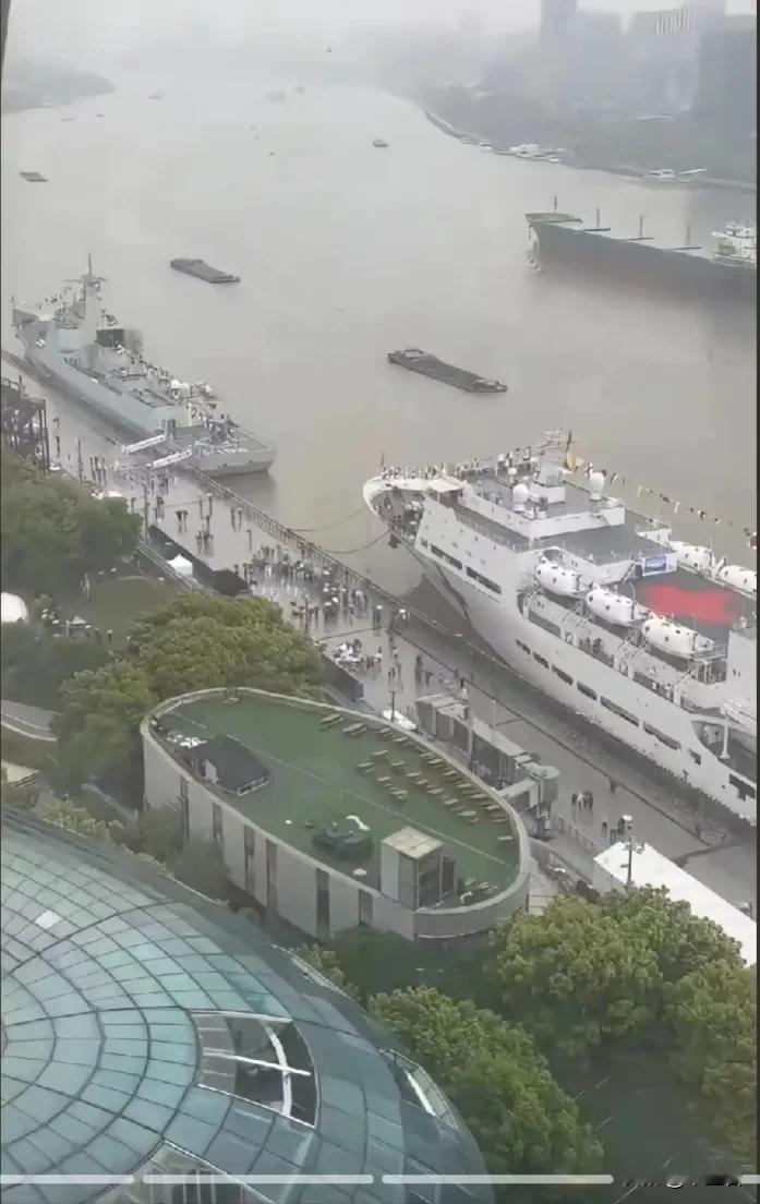 哎哟，纯属巧合。美国千万不要误解啊！！！
嗯，真的纯属巧合。
我们中国人接待外宾