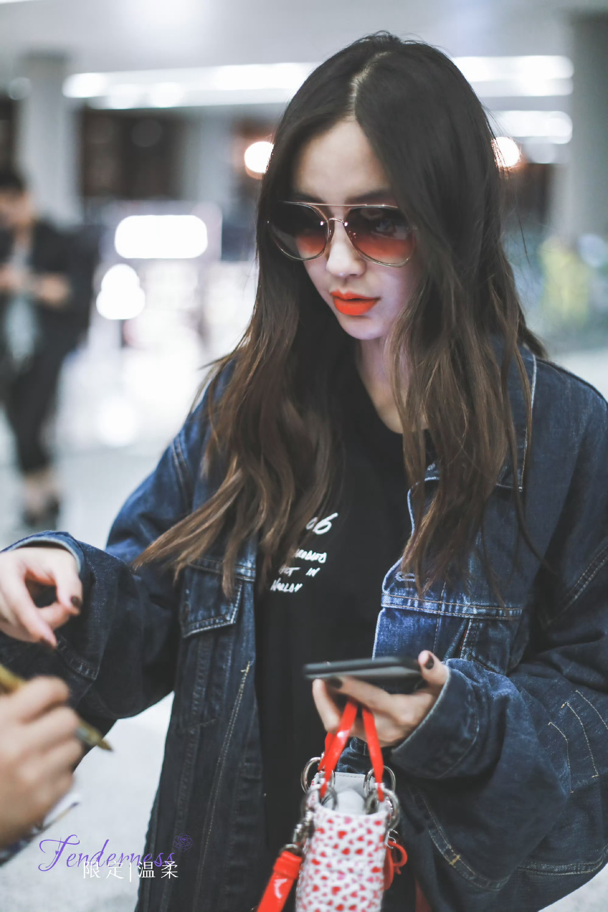 angelababy angelababy 即使不能见到你，我也很庆幸我能看见肆