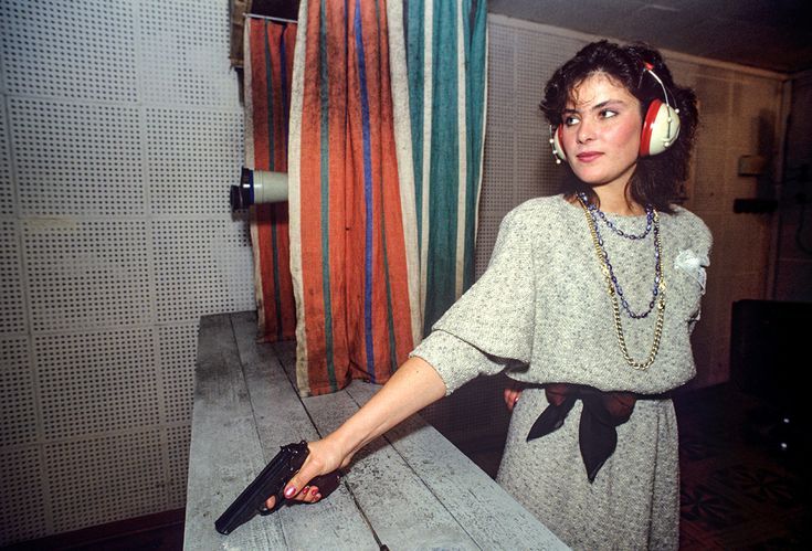 1990年，莫斯科一处射击场举办克格勃“选美”比赛，叶卡捷琳娜・马约罗娃（Yek