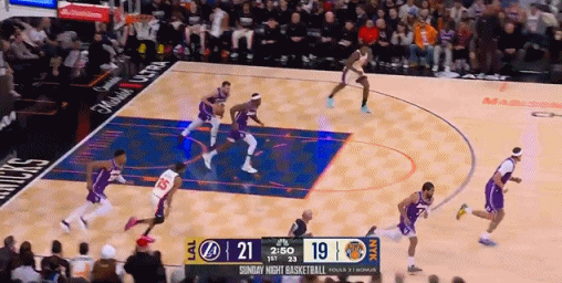 文森特得分了，昨天目标分数20，还差18。 湖人vs尼克斯