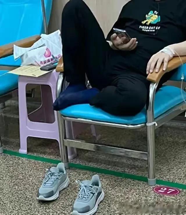 现在越来越多的人乘坐高铁出行，加上人与人之间的频繁接触，矛盾在所难免。公共场所本