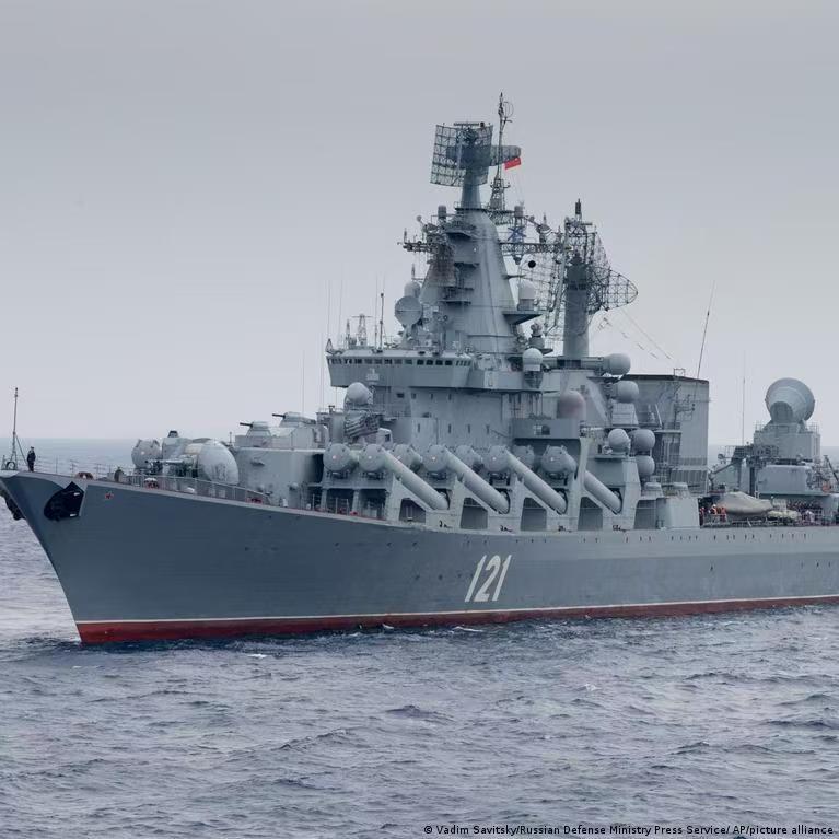 俄罗斯黑海舰队，俄罗斯第三大舰队，现在彻底沦为“港口固定靶”。这就是，苏联到俄罗