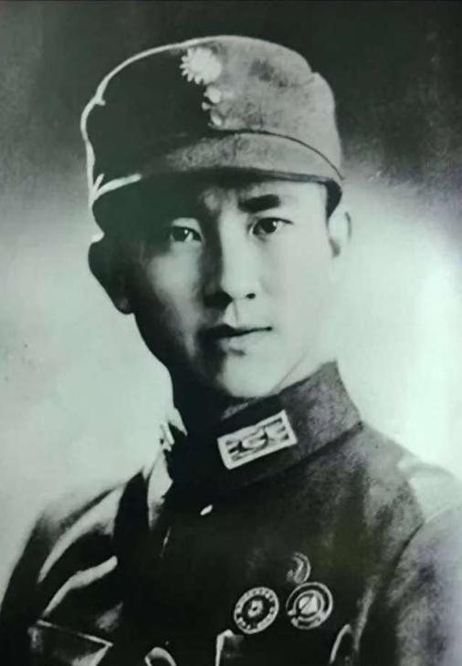 1934年，大特务王天木和手下在北平逛妓院时，打死了一个嫖客后装入箱子。案发后，