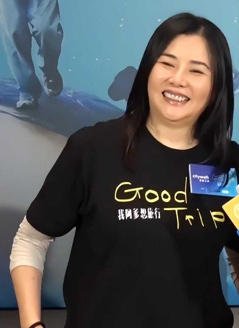 胖毁所有！蒙嘉慧现身活动，节食仍发胖与往日反差大
久未露面的蒙嘉慧现身新片宣传活