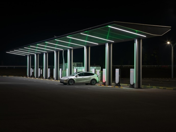 特斯拉在重庆建成国内规模最大的高速服务区超级充电网络：55座超充站覆盖重庆10条