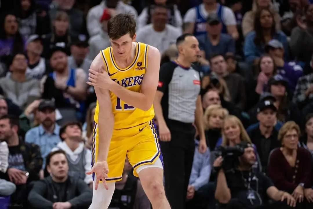 Shams：“湖人队是交易市场最活跃的球队，里弗斯已经被交易保护。”