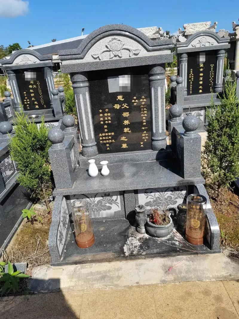 致80后：
2000年前上大学免费，2000年后上大学收费了，因为80后开始上大
