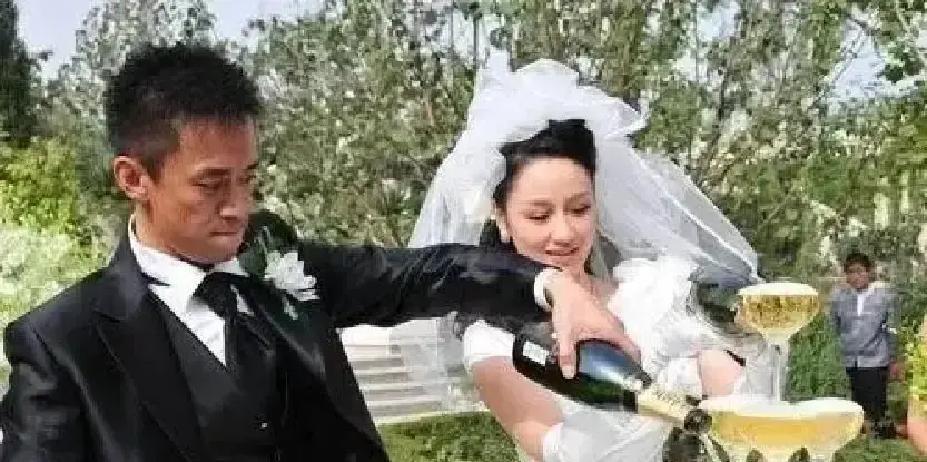 王学兵当年把八千万悄悄挪走，让孙宁几乎净身出户，转头又因吸毒被抓，戏约瞬间归零。