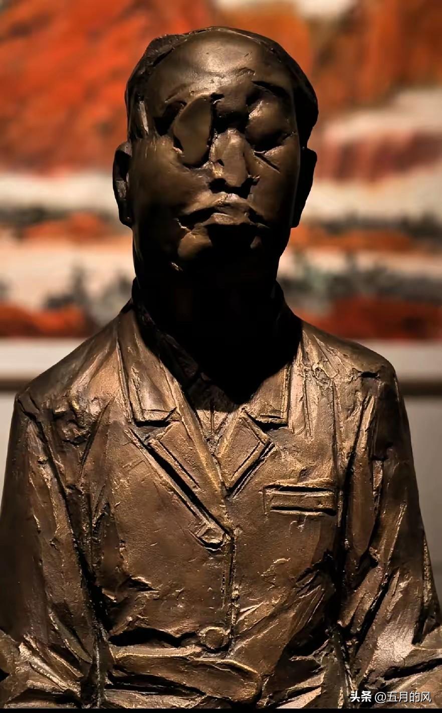 这是在美术馆看到的雕塑。这雕塑也配叫艺术吗？扭曲的五官、诡异的比例、一言难尽的表