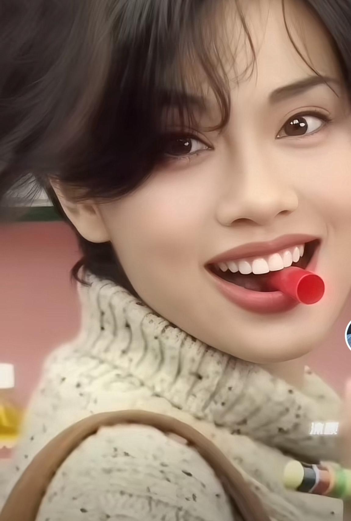 陈松伶曾经多美的一个女人，没想到再次从视频中看到她，感觉好像换了一张脸一样！最是