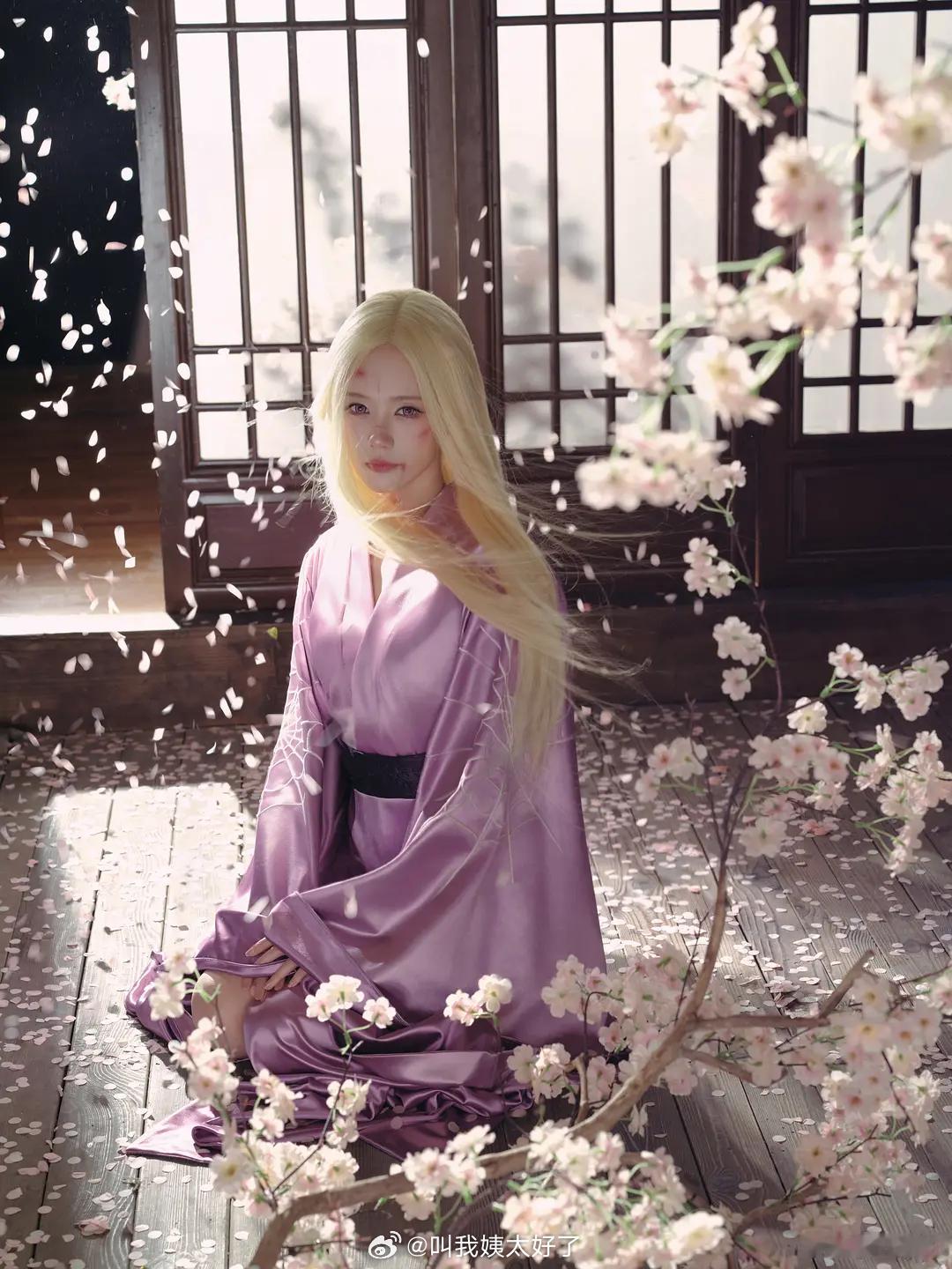 李一桐COS了漫版的清瞳，细节好还原，很用心[捂嘴哭]金发李一桐 ​​​