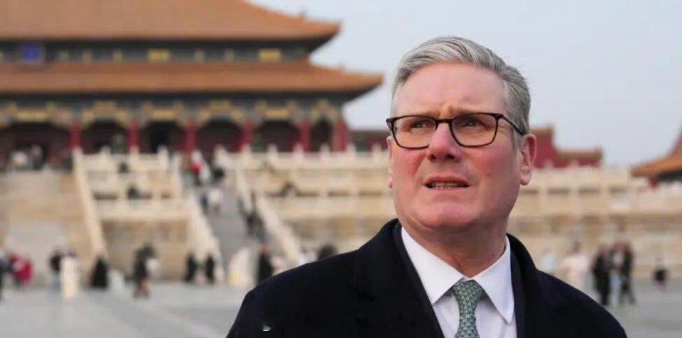 此时此刻斯塔默的脑子响起了一句话，海上炮响之时，大英亡国之日。 