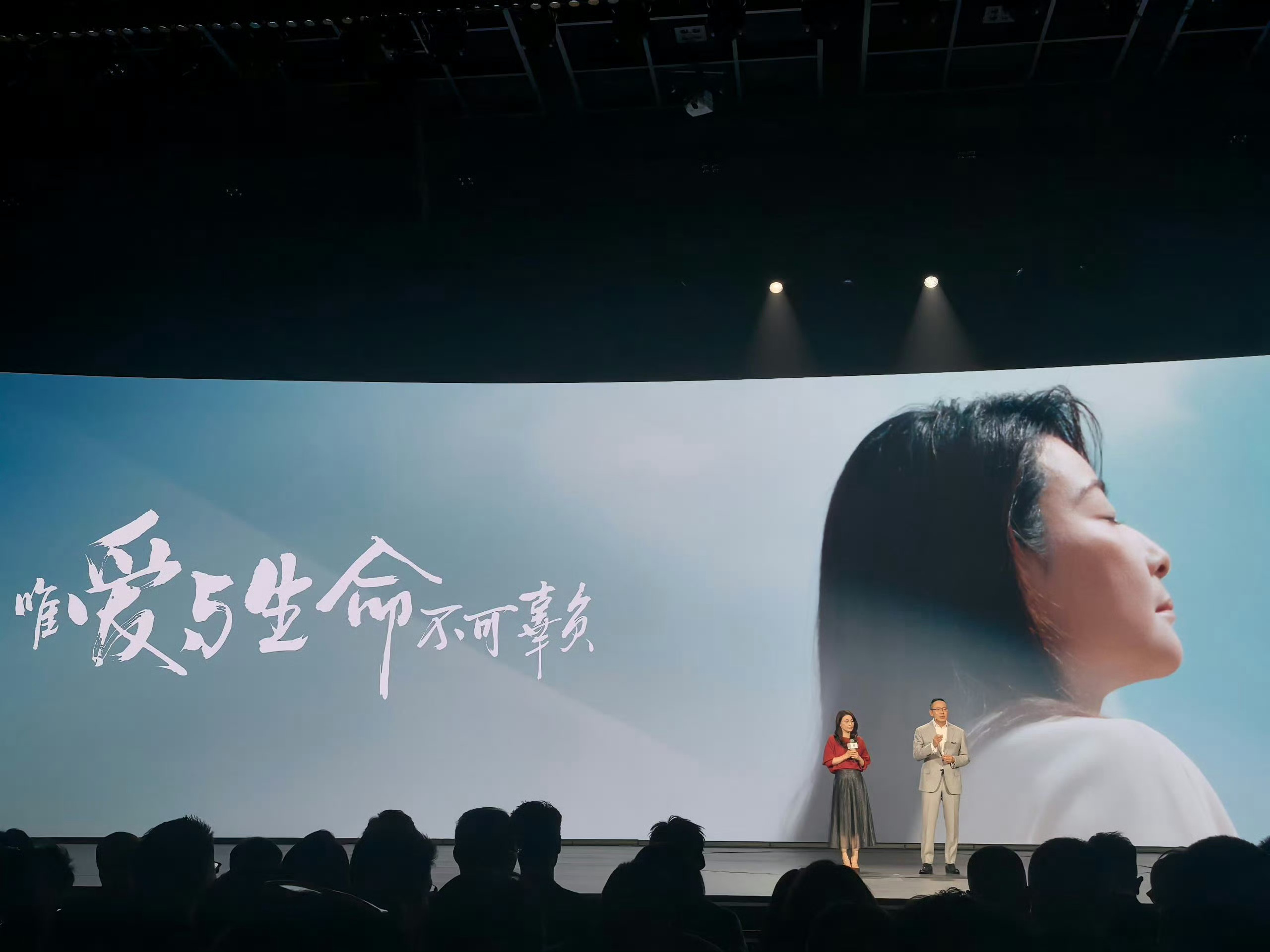 郭晶晶现身沃尔沃99周年庆典沃尔沃99周年庆典如约而至，郭晶晶与沃尔沃因对安全与