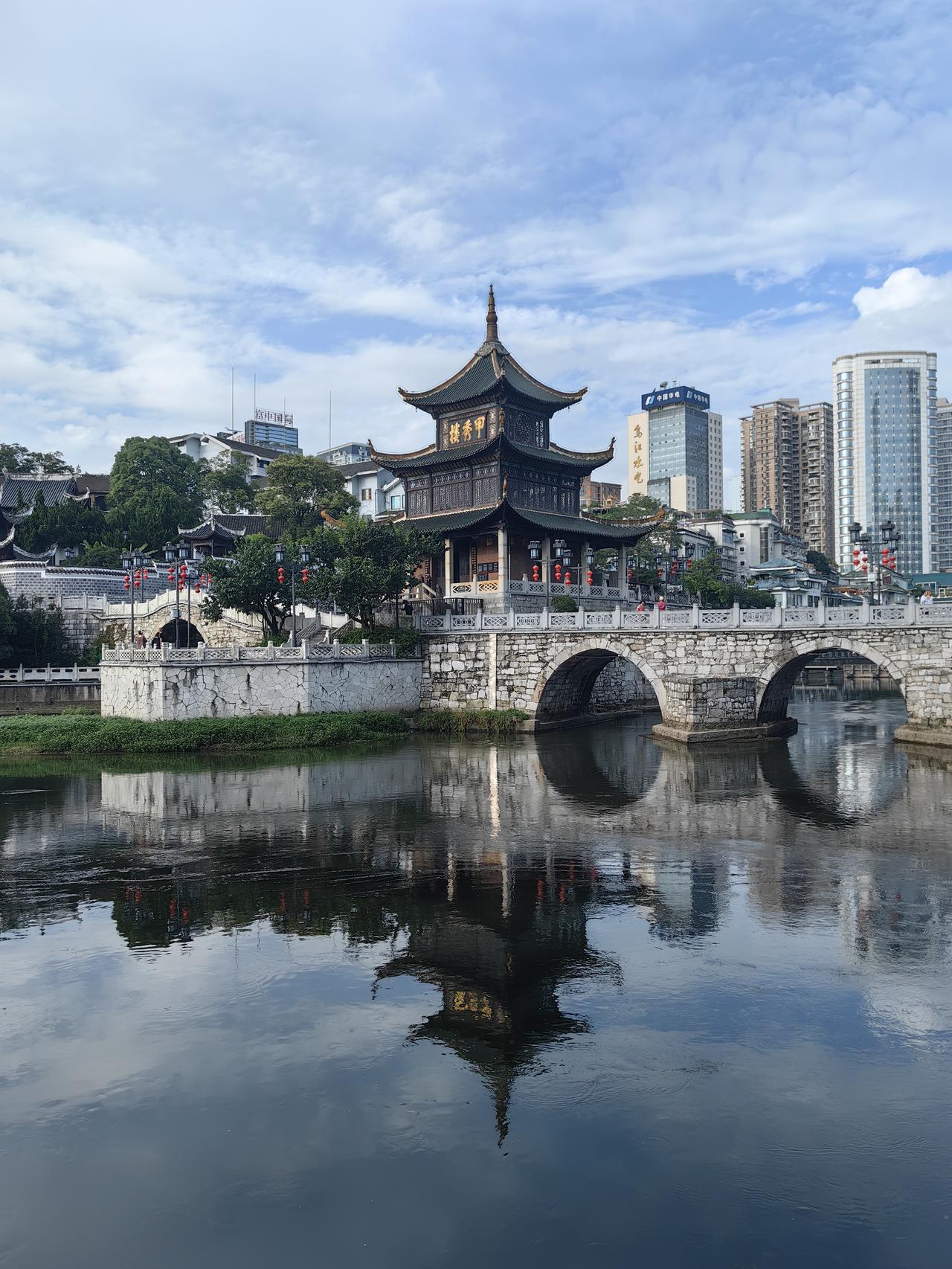 目前的新股已经走向两个极端，一个是申购竞争压力越来越大，成本越来越大。二是上市后