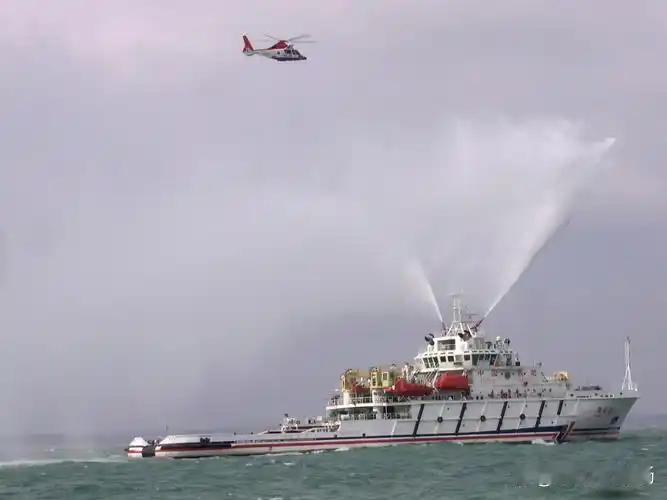 为什么菲律宾的海警船不使用水炮？其实我国海警用的水炮属于高科技产品，中国水炮全世