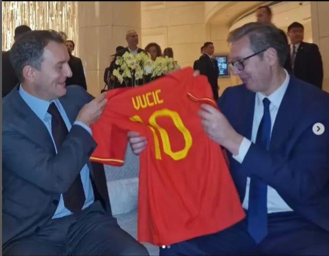 久尔杰维奇在干嘛呢？[what]“塞铁”武契奇在等你！[笑哭]扬科维奇会来事，真