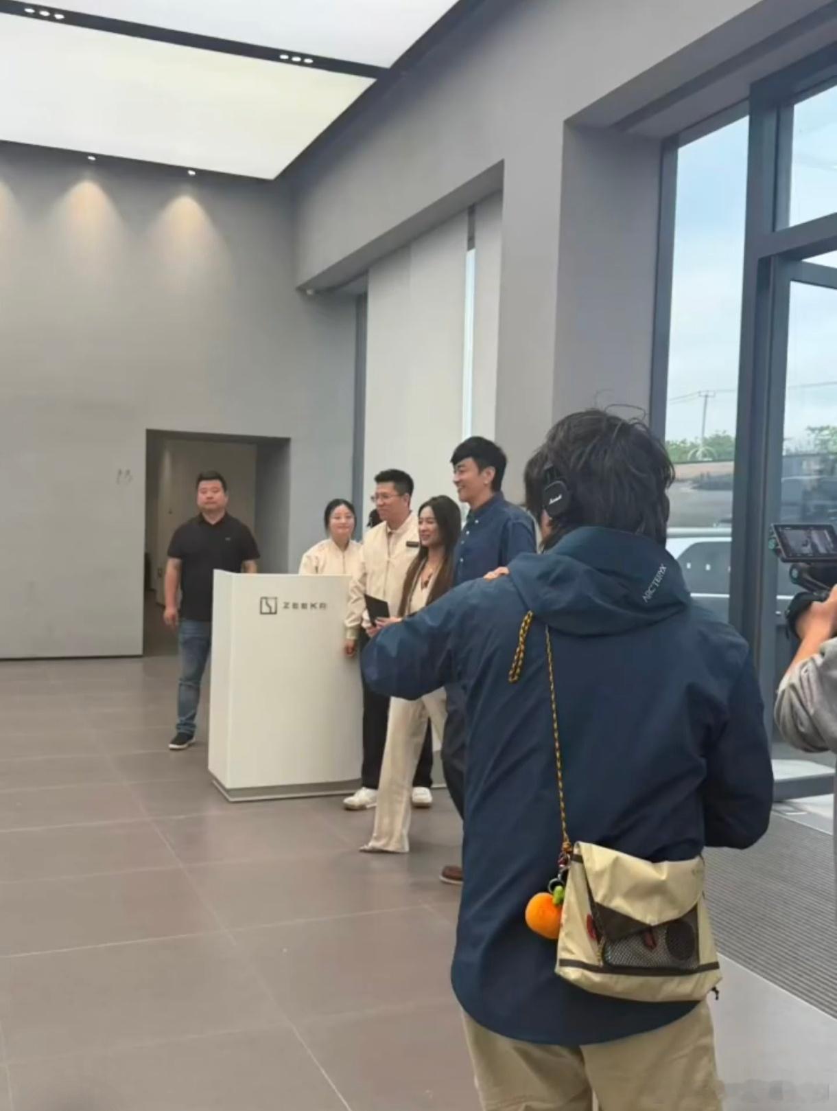 西楚霸王配耀影版极氪8X挺适配的，像乌骓马纯黑0-100不到3s，2.96s好像