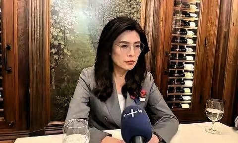 很多人都感慨，郑丽文亲手断送了自己仅剩的回旋余地。原本大家还觉得她心思活络，懂得