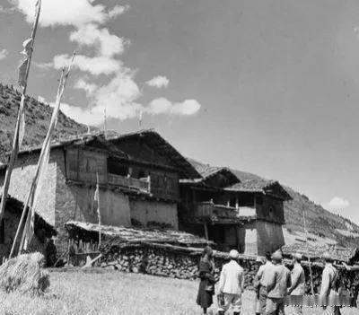 1923 年 6 月 12 日至 20 日，中共三大在广州召开，30 余位代表出