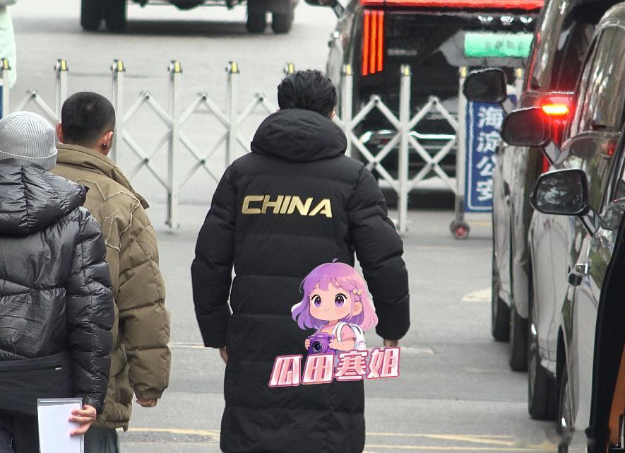 2026央视春晚首次联排 曾毅老师来了 怎么不见搭档玲花？凤凰传奇