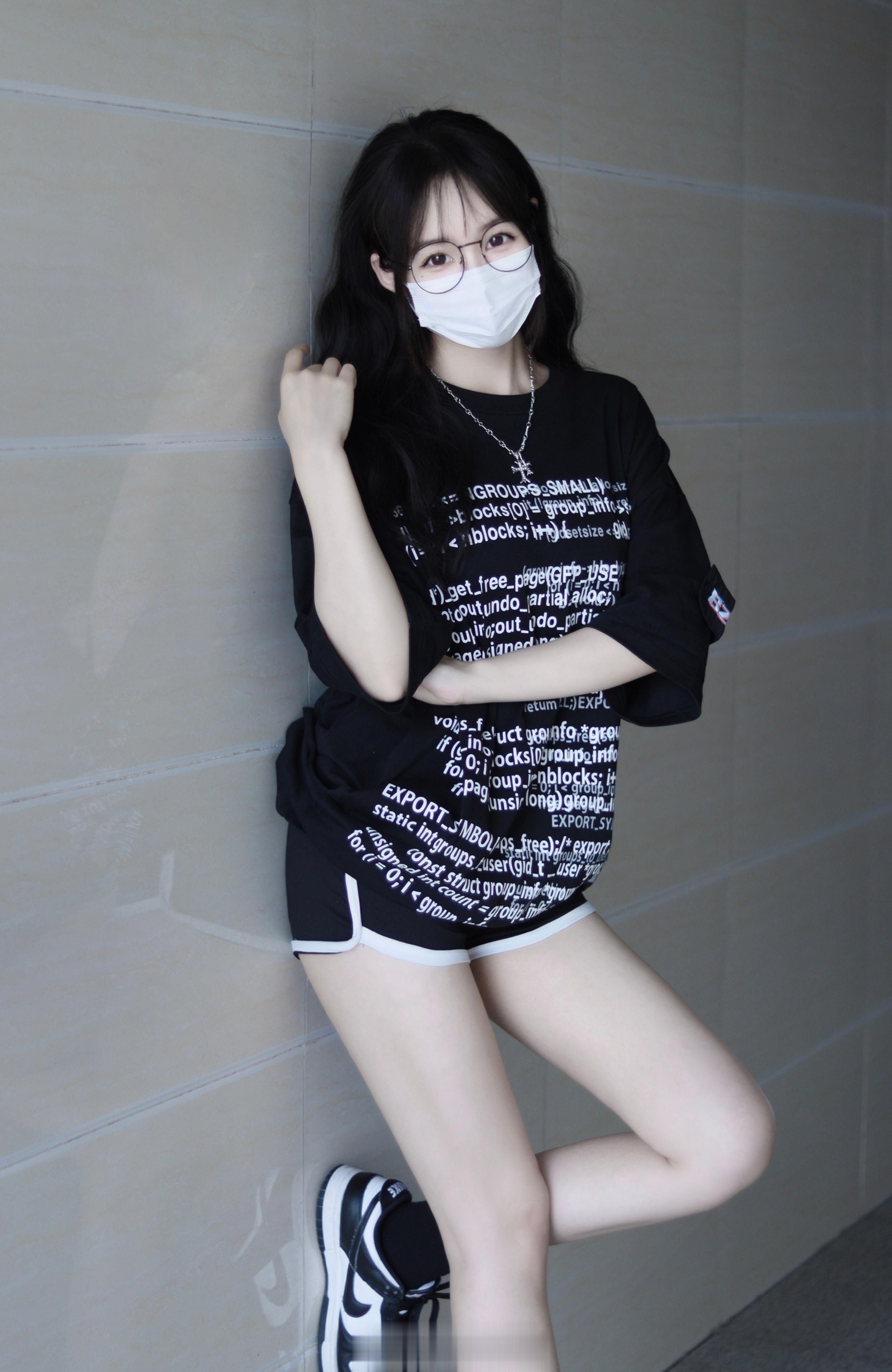 辣妹日常出街穿搭 ​​​