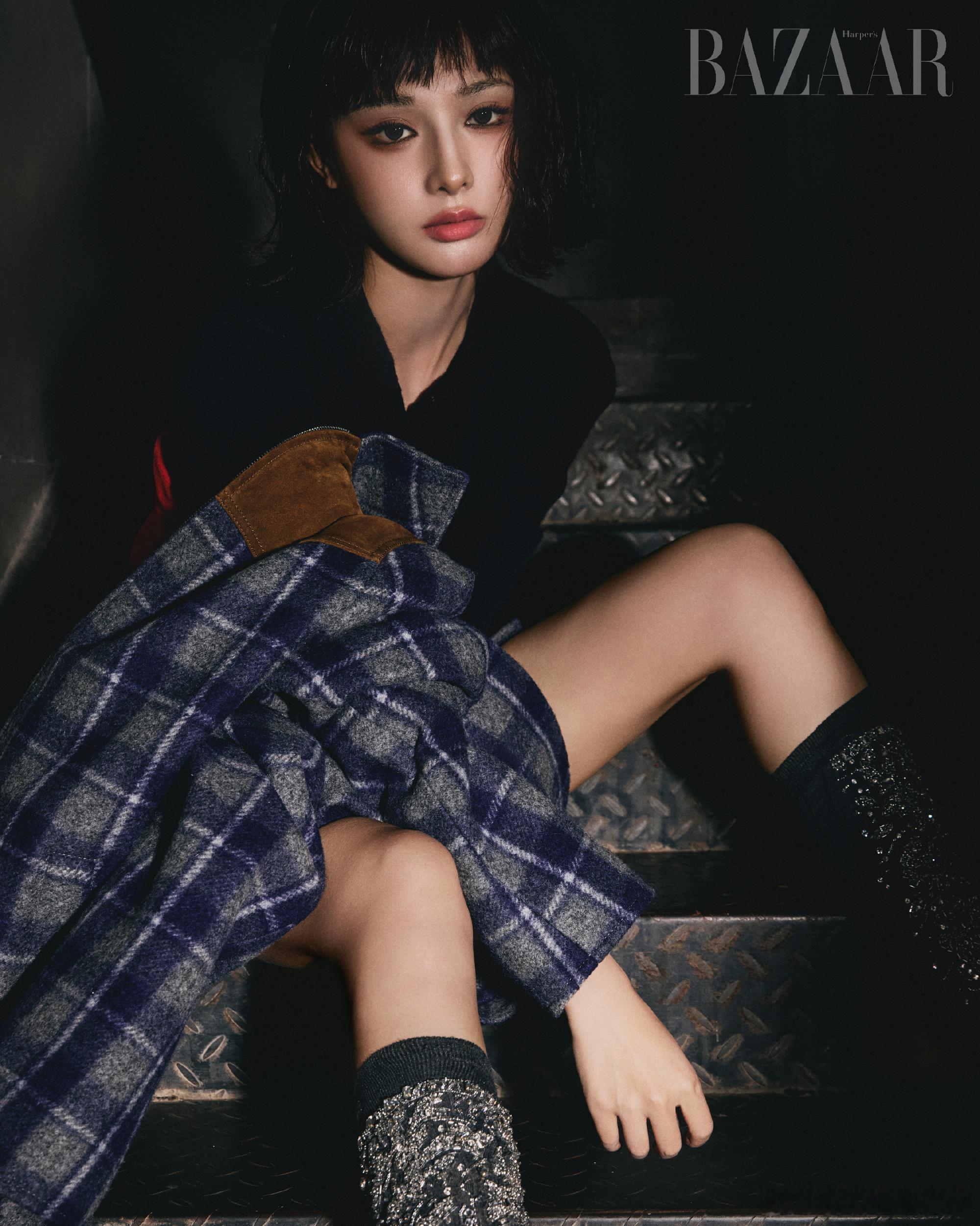 彭小苒越南芭莎新年封彭小苒解锁越南芭莎新年封面，风格百变、气场全开，每一帧都是顶