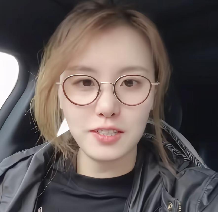 不得不说，退役后的傅园慧，简直像开了挂，在浙江大学当老师，根本就闲不住，又跑去北