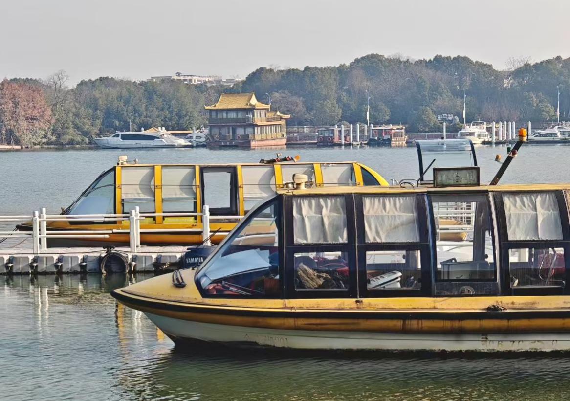 我发现咱好多人活着，都在干一件“本末倒置”的傻事——天天盼着“万事顺”，却偏不打