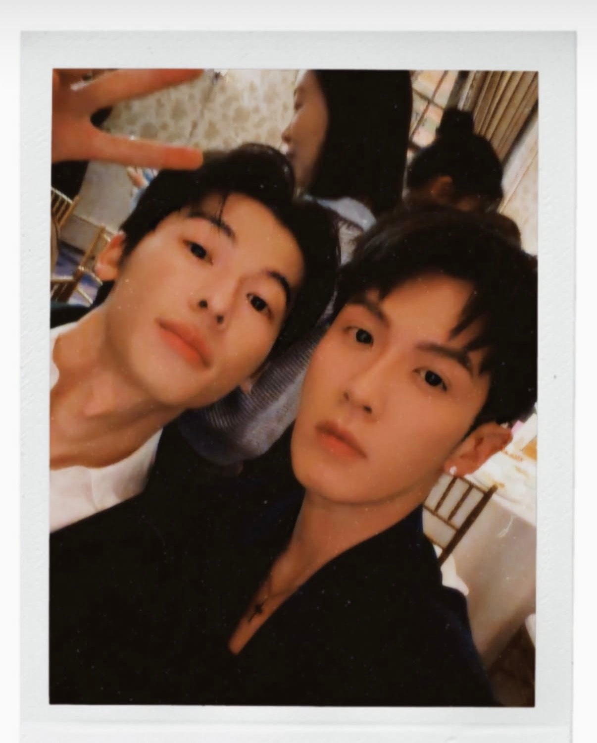 柯震东晒出和许光汉合照🤳 