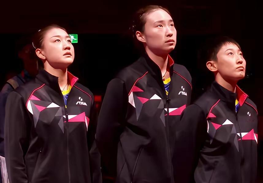 陈梦这姑娘，拿过奥运冠军，当过队伍里的顶梁柱，偏偏在最高光的时刻选择退到镜头边缘