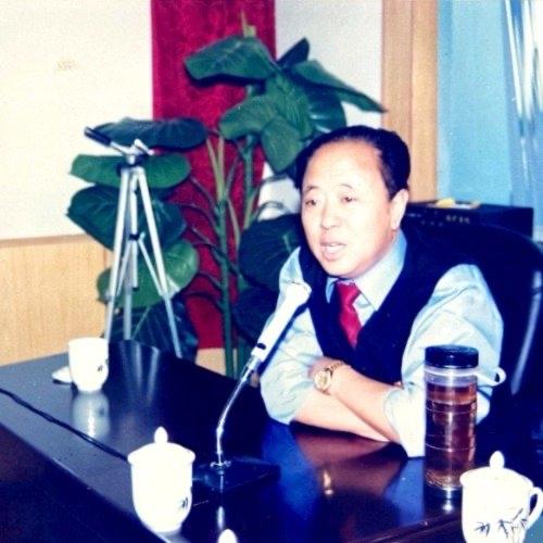 爷爷狱中含冤病亡14年，孙子苦学法律翻案，结果发现当年“查无此人”的诈骗上线竟真