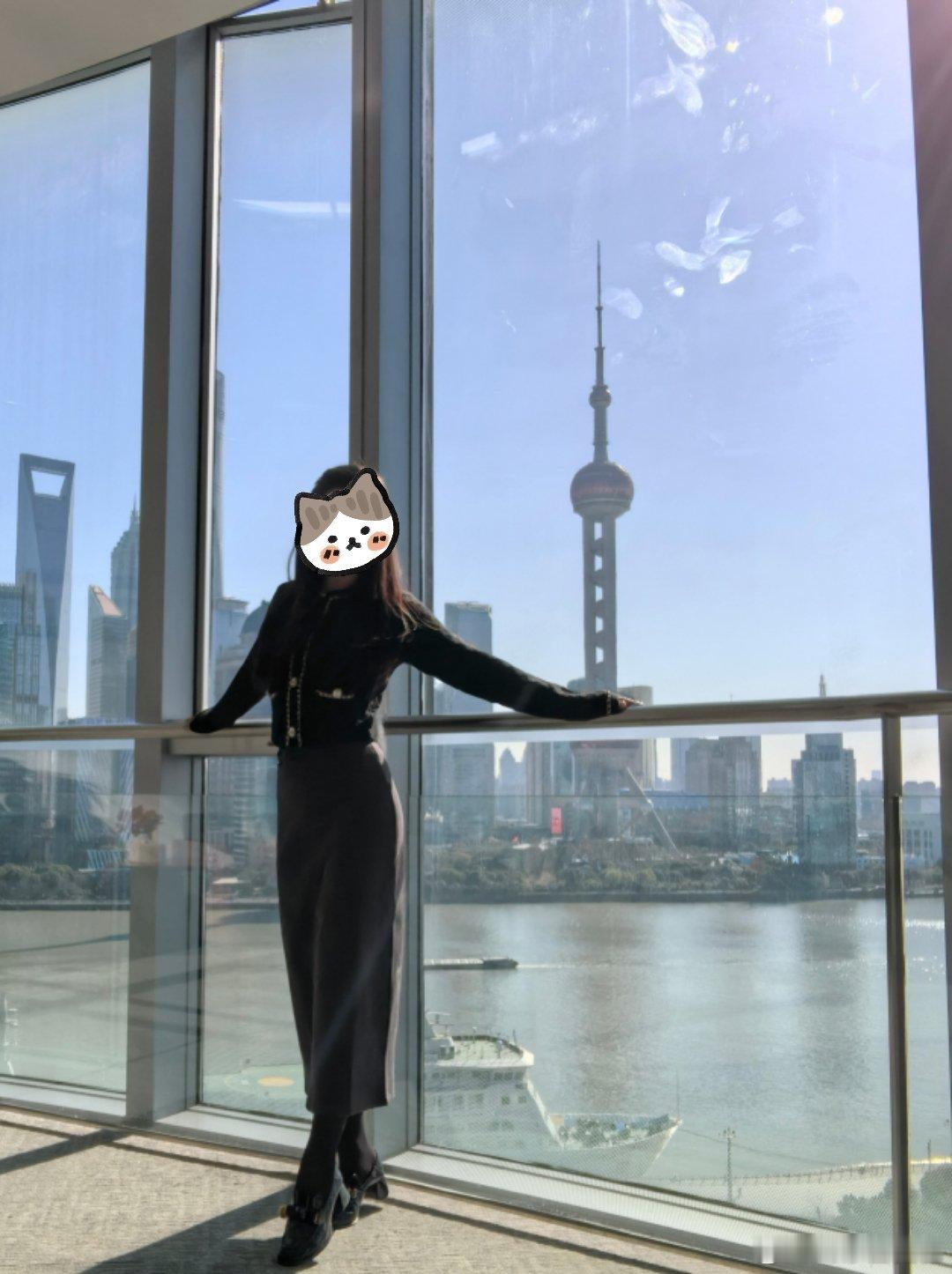 秋冬穿搭  通勤穿搭  阳光正好，预告一下，下周的客户是做一站式婚礼的，约了婚礼