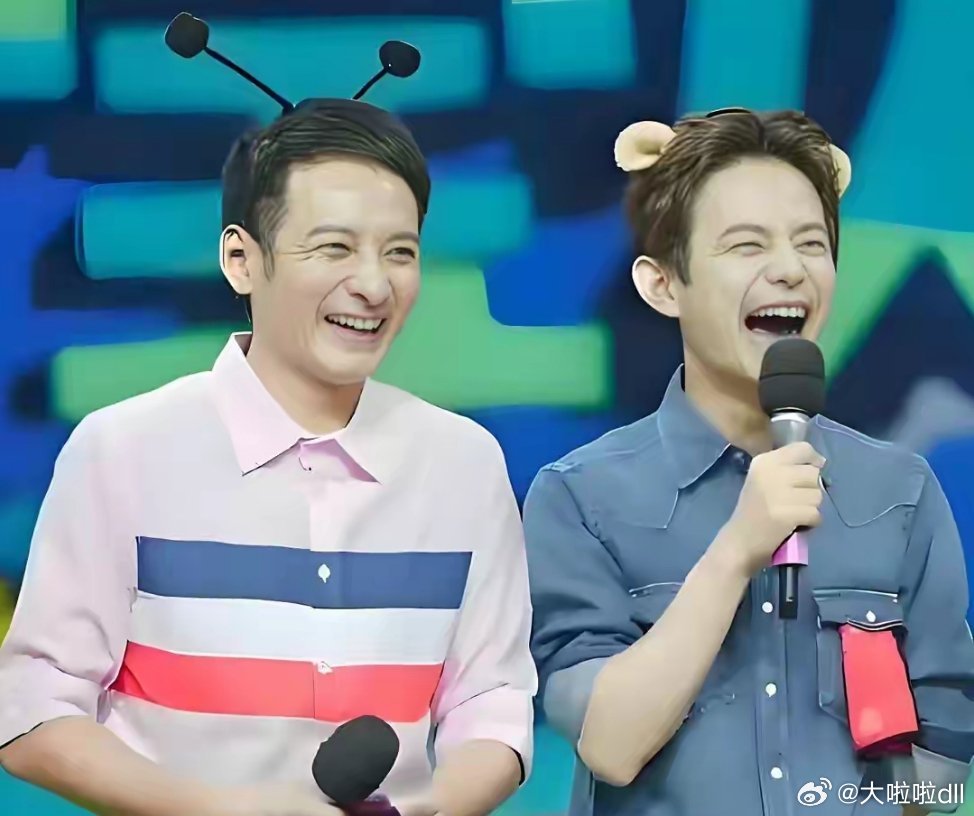 何炅没开口维嘉就哭了  “何炅没开口维嘉就哭了”，这可把大家给整好奇了。点开一看