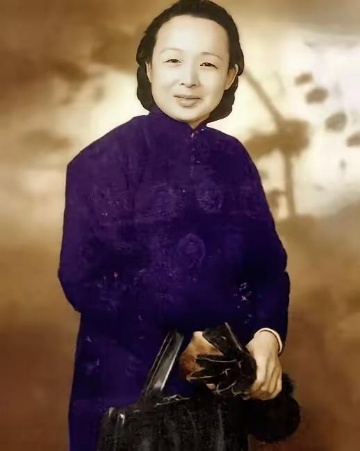 1949年，陈毅听说，国军抗日名将谢晋元的遗孀带着4个孩子流浪街头，心生不忍，连