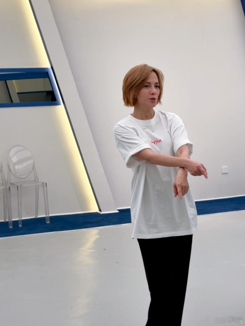 李心洁第一次挑战高强度唱跳李心洁已经做得很棒了 
