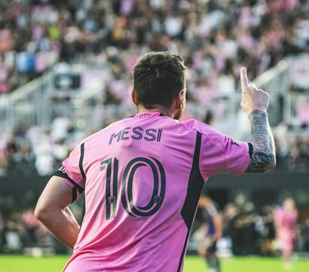 【[抱一抱][抱一抱][抱一抱]】梅西Ins晒照庆祝胜利：“全队贡献了一场精彩的